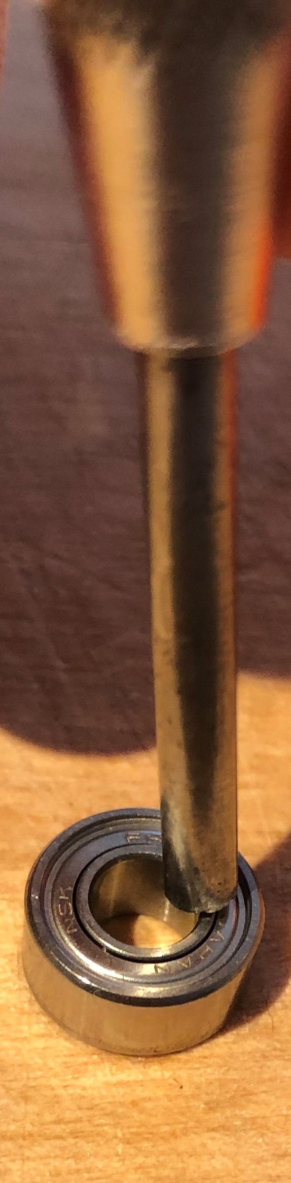 That's how the cotter pin driver should be sited on the bearing