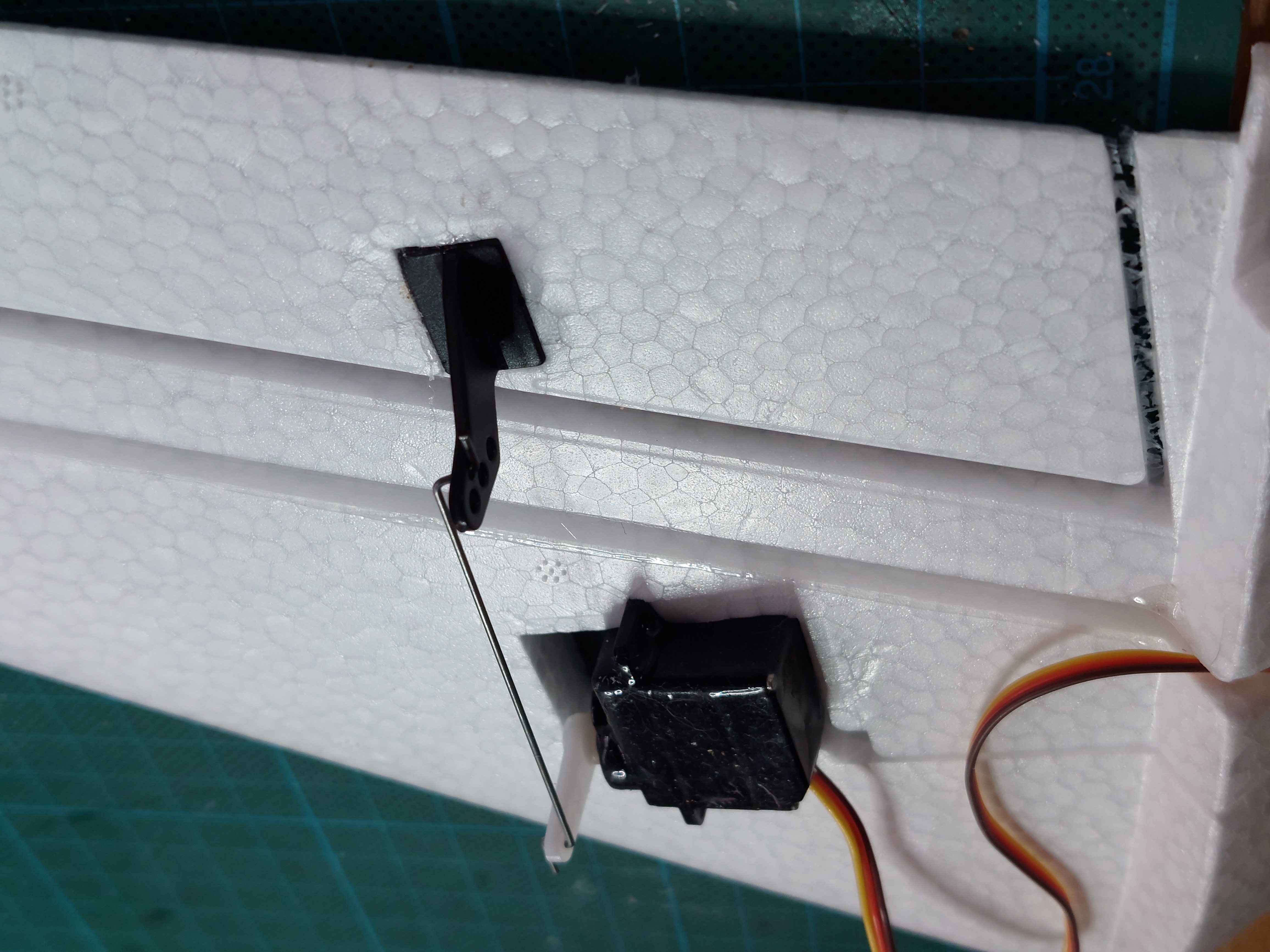 Again - center the rudder and then put the rudder horn on the servo