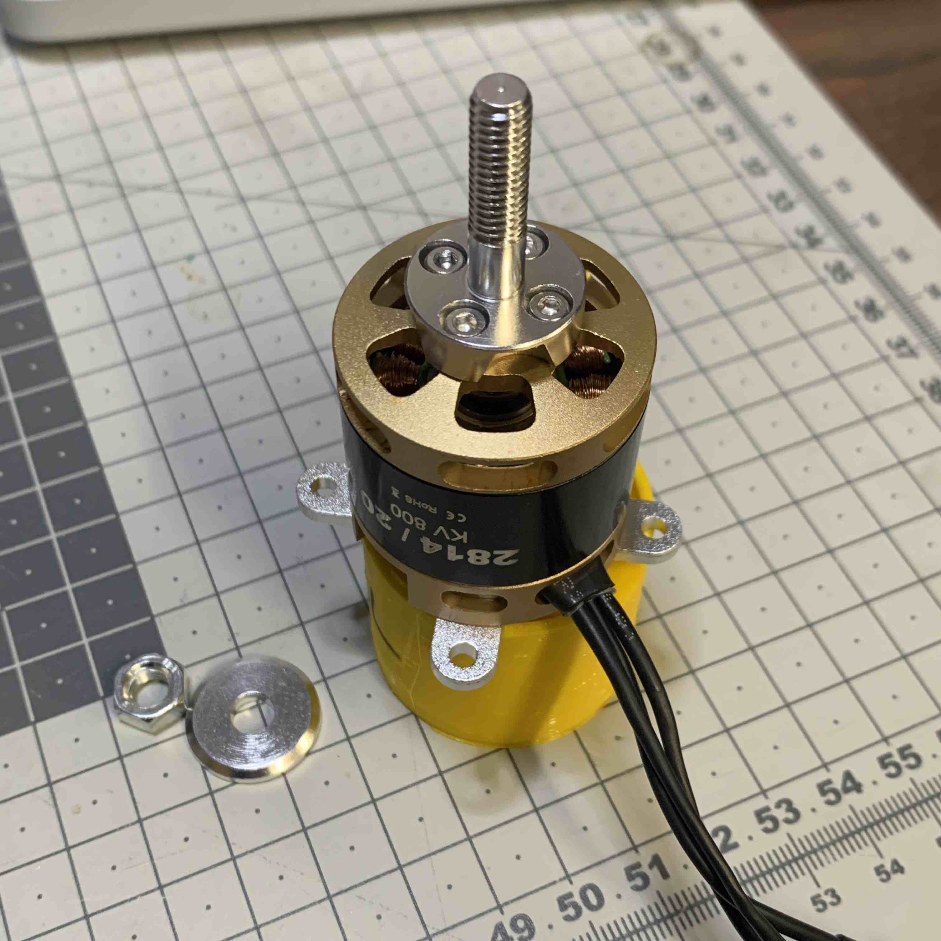 propeller-axis-screwed-on.jpg